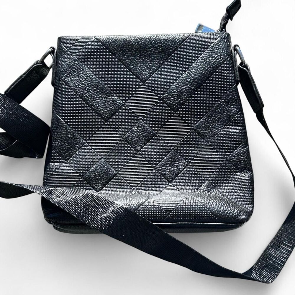 Women's Black shoulder Bag adjustable strap‎ NWOT
